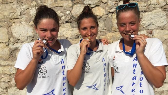 Mezzofondo, podio per le ragazze dell’Antares Nuoto a Lazise