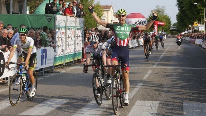 Ciclismo: a San Vendemiano Nicola Conci vince e dedica a Scarponi