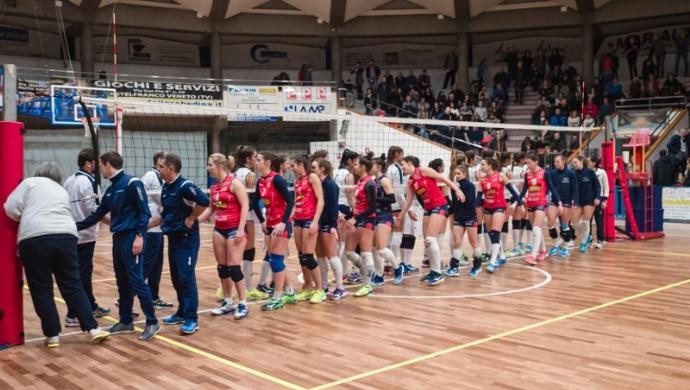 Epilogo d’andata in piscina per le ragazze del Giorgione Pallavolo
