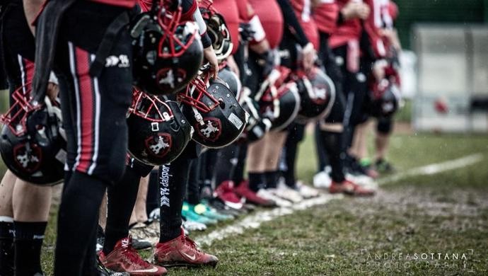 Football: dopo l’esordio vincente, i Cavaliers cedono in casa