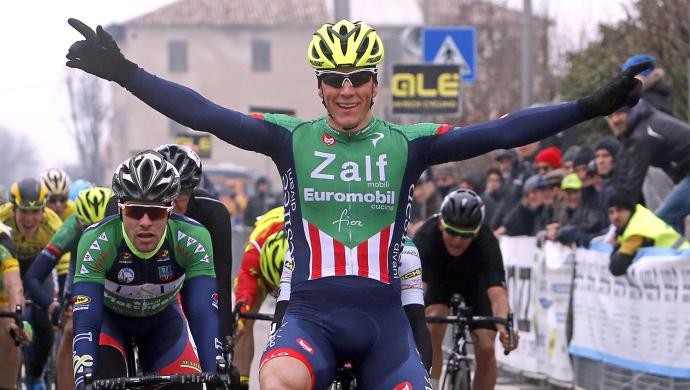 Ciclismo: a San Michele Giovanni Lonardi regala il bis alla Zalf Fior
