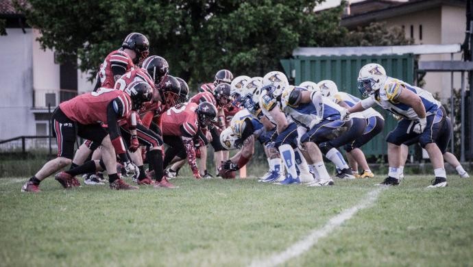 Football Americano: Cavaliers spreconi, Mastini spietati