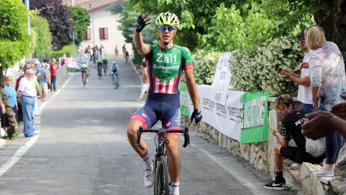 Ciclismo: Samuele Battistella firma il poker per la Zalf a Botticino