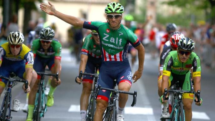 Ciclismo: Giovanni Lonardi, l’inchino per i tifosi a Casalnoceto