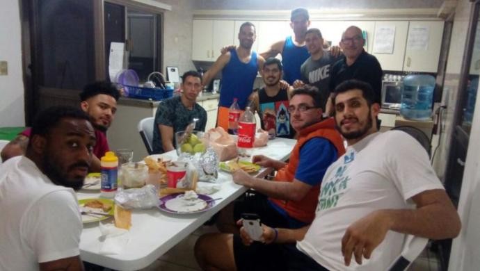 “Basket in Messico” di Coach Lino Frattin – Cap. 8, Solo coltelli